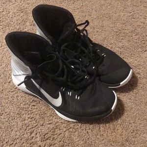 Women’s basketball shoes